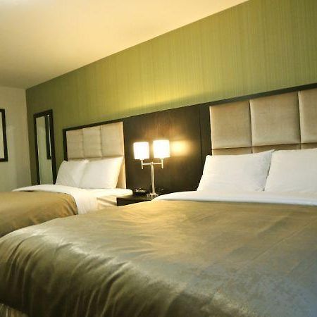 Western Star Inn And Suites Carlyle Bagian luar foto