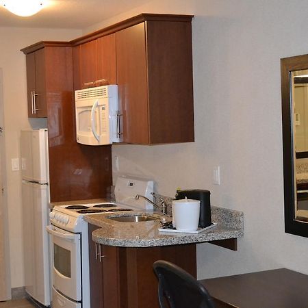 Western Star Inn And Suites Carlyle Bagian luar foto
