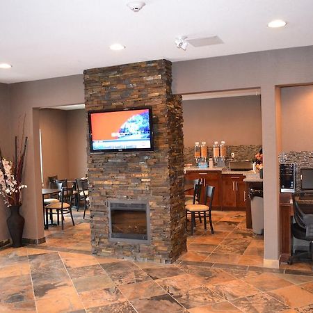 Western Star Inn And Suites Carlyle Bagian luar foto